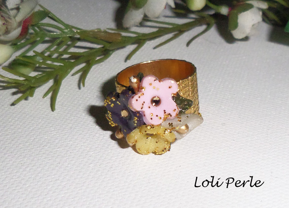 Bague bouquet de fleurs  multicolores en argile avec cristal de Swarovski sur anneau réglable