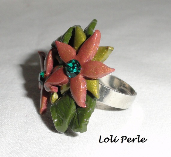 Bague fleurs en argile marron avec cristal de Swarovski et feuillage vert