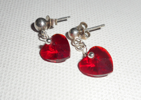 Boucles d'oreilles coeur rouge en cristal de Swarovski sur clous argent 925