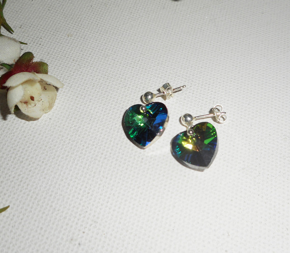 Boucles d'oreilles coeur vert en cristal de Swarovski sur clous argent 925