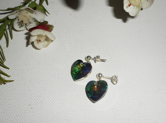 Boucles d'oreilles coeur vert en cristal de Swarovski sur clous argent 925