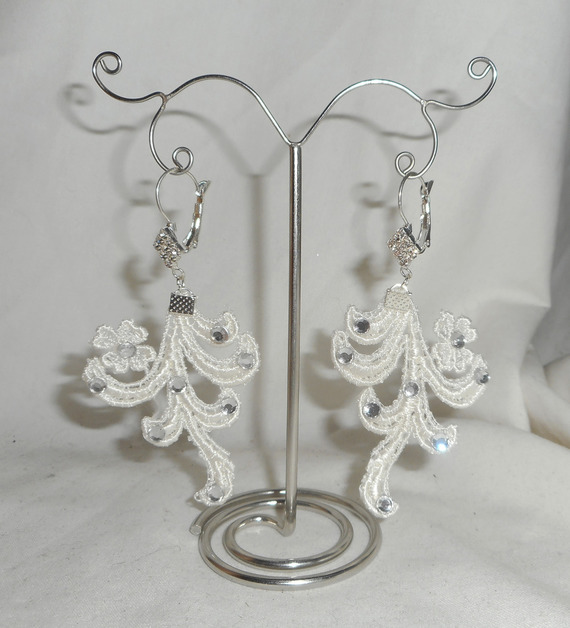 Boucles d'oreilles dentelle arabesque écrue avec cristal de Swarovski