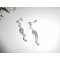 Boucles d'oreilles en perle de nacre avec aile sur clous en argent 925