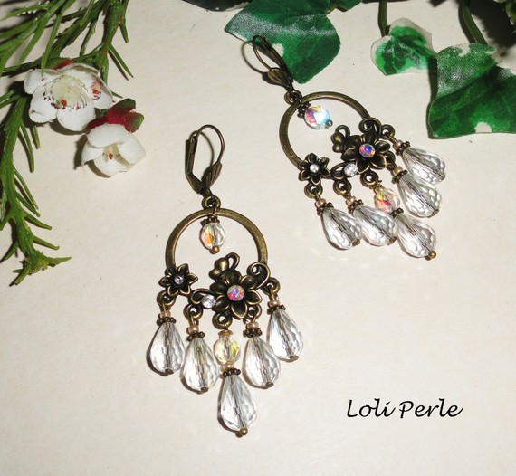 Boucles d'oreilles fleurs et pampilles avec gouttes en cristal