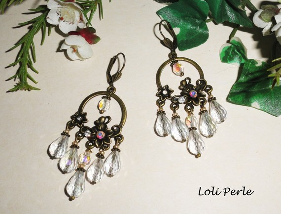 Boucles d'oreilles fleurs et pampilles avec gouttes en cristal