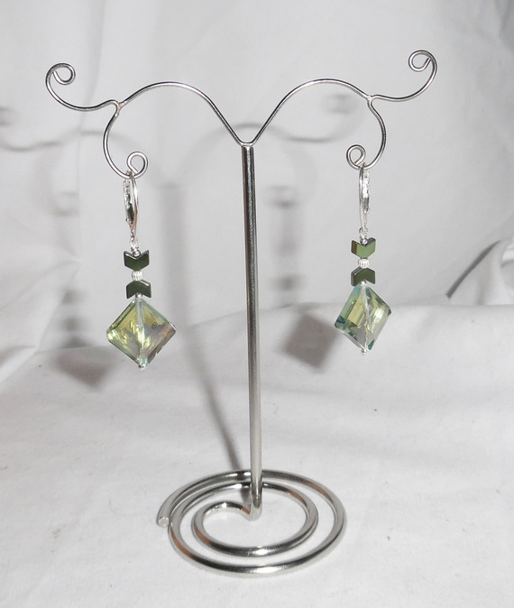 Boucles d'oreilles losange en cristal vert sur argent 925