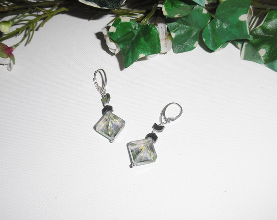 Boucles d'oreilles losange en cristal vert sur argent 925