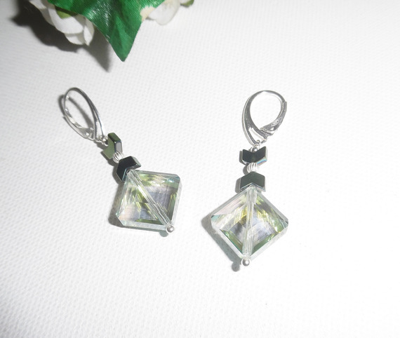 Boucles d'oreilles losange en cristal vert sur argent 925