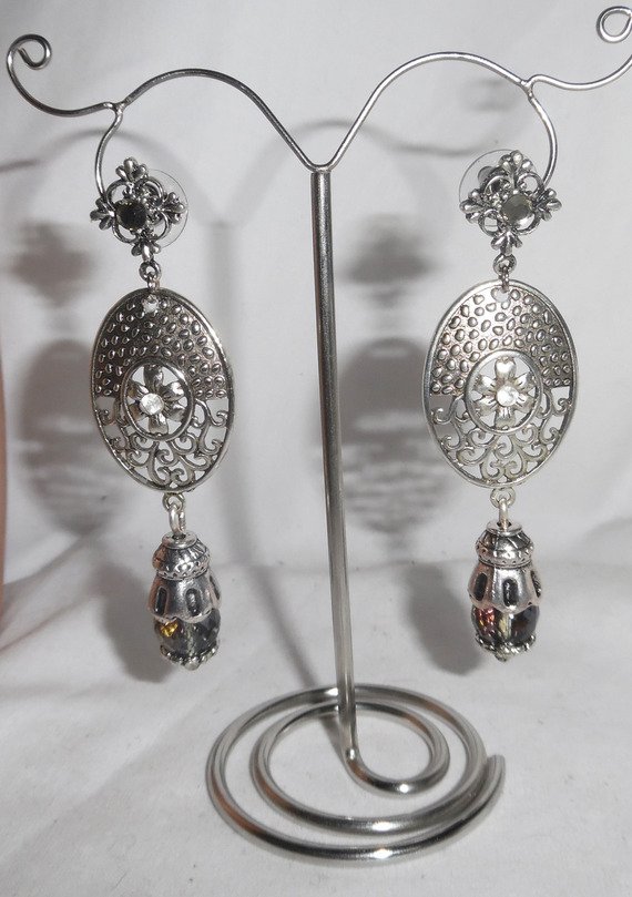 Boucles d'oreilles motif floral avec perles en cristal de bohème gris