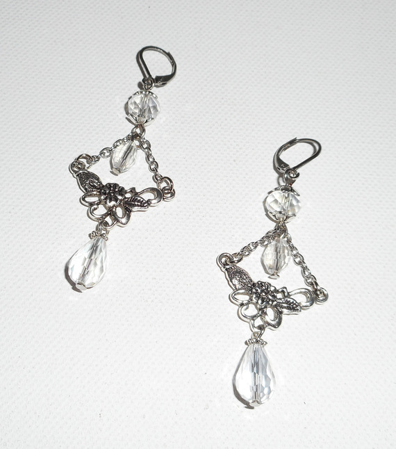 Boucles d'oreilles motif floral avec perles en cristal de bohème  sur dormeuses argent