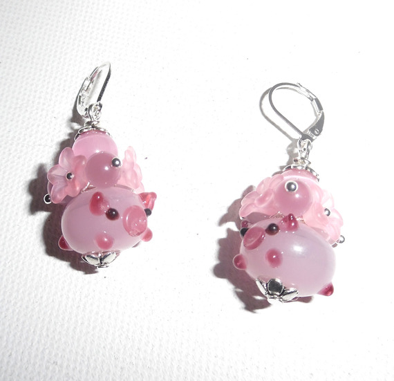 Boucles d'oreilles originales fleurettes roses avec perles et cochons en verre