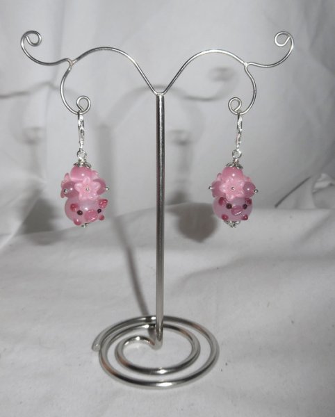 Boucles d'oreilles originales fleurettes roses avec perles et cochons en verre