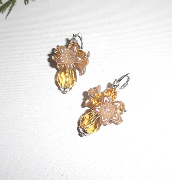 Boucles d'oreilles originalesfleurettes avec perles en cristal ambre