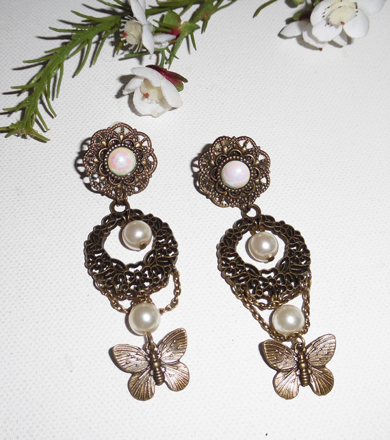 Boucles d'oreilles originales clips avec perles de verre et papillons