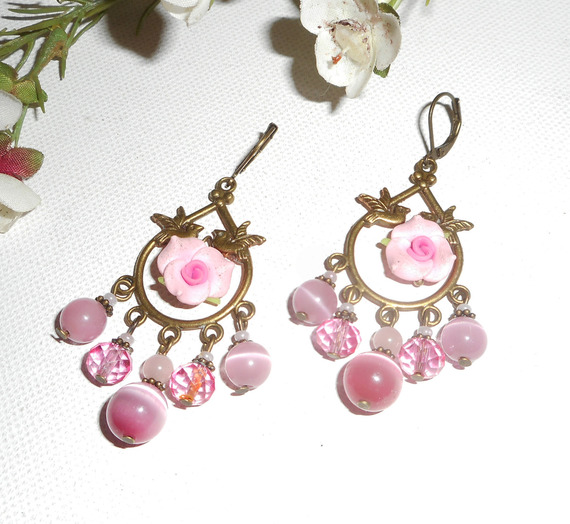 Boucles d'oreilles pendantes avec oiseaux et roses sur dormeuses bronze