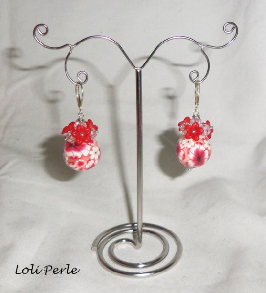 Boucles d'oreilles perles fleuries rouge avec perles en cristal