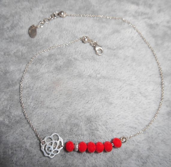 Bracelet/chaine de cheville avec rose et perles en crista rouge sur chaine argent 925