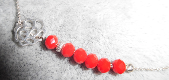 Bracelet/chaine de cheville avec rose et perles en crista rouge sur chaine argent 925