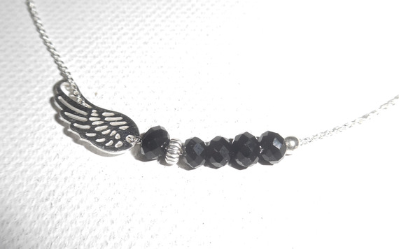 Bracelet/chaine de cheville avec aile et perles en cristal de bohème noir sur chaine argent 925