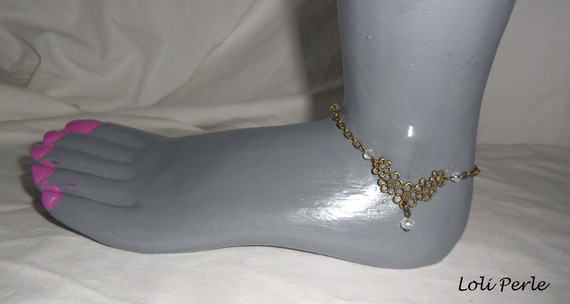 Bracelet/chaine de cheville avec connecteur fleur et cristal