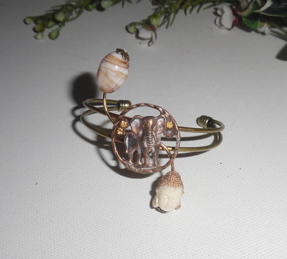 Bracelet en métal soudé avec éléphant verre filé et bouddha