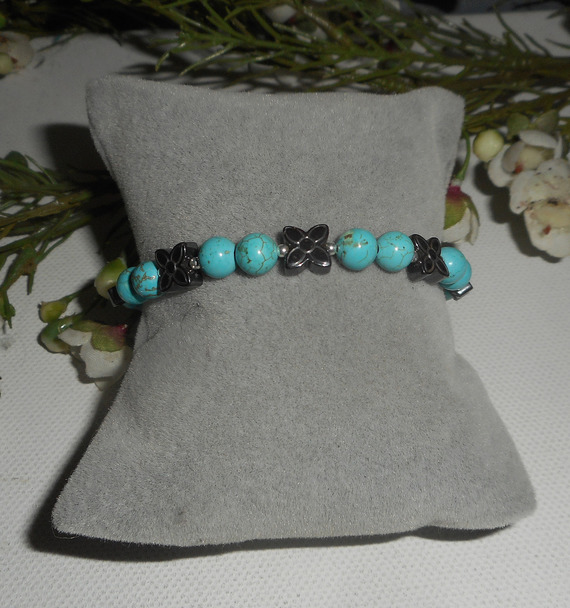 Bracelet en pierres d'hématite forme fleurs avec howlite turquoise et argent 925