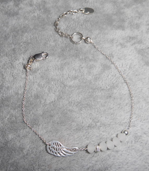 Bracelet original aile et petites perles en cristal blanc sur chaine fine en argent 925
