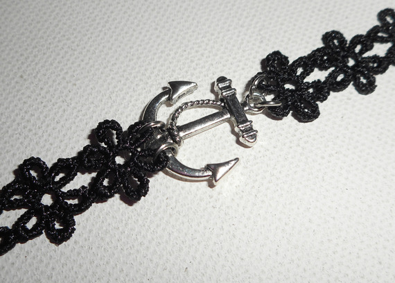 Bracelet original avec ancre et dentelle noire