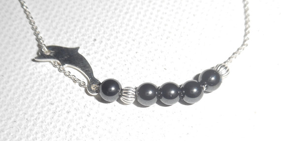 Bracelet original dauphin et perles en hématite sur chaine fine en argent 925