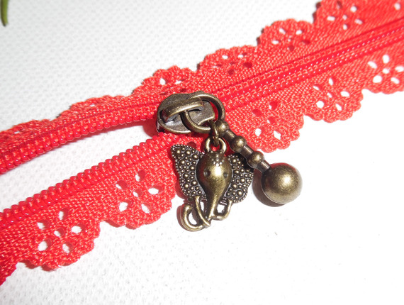 Bracelet original fermeture éclair en dentelle rouge avec éléphant bronze porte bonheur
