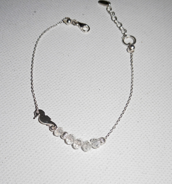 Bracelet original hippocampe et petites perles en cristal sur chaine fine en argent 925