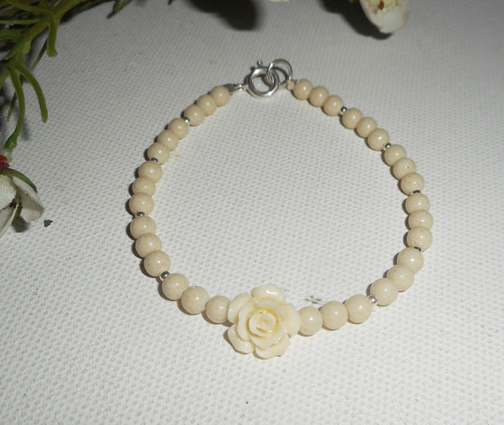 Bracelet perles et rose en gorgone écrue sur fermoir argent