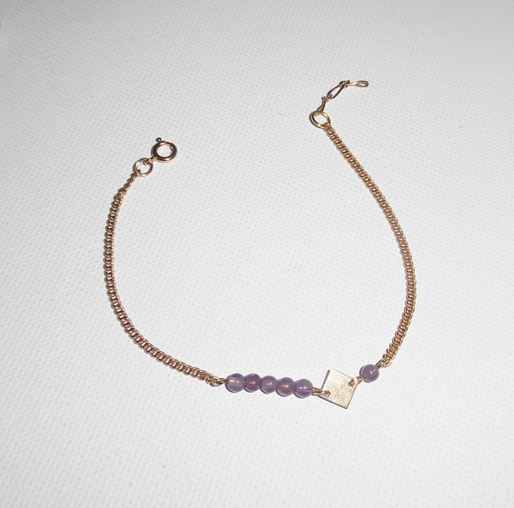 Bracelet  petites pierres d'améthyste avec losange sur chaine plaqué or