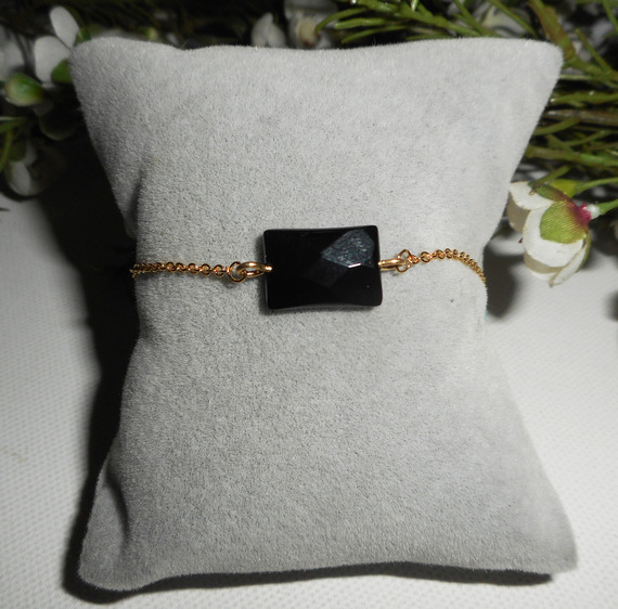 Bracelet pierre d'onyx noir sur chaine plaqué or