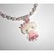 Collier enfant avec personnage en résine et perles de verre rose et blanc nacré