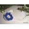 Collier fleur bleu au crochet sur galon blanc fantaisie