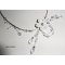 Collier floral blanc avec perles  en cristal sur fil cablé