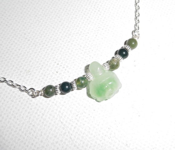 Collier original en argent 925 avec tortue et perles en jade sur chaine