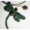 Collier original en métal soudé avec grande libellule en cristal verte et fleur