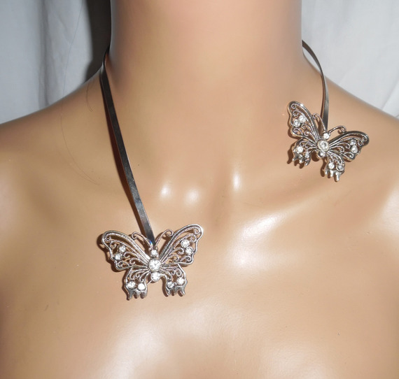 Collier original papillons en cristal de Swarovski asymétrique