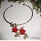 Collier original roses rouges avec strass en cristal sur tour de cou argent