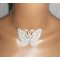 Collier papillon blanc en fine broderie sur chaine argent