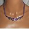 Collier perle fleurie violet avec perles en cristal sur cordon en coton ciré