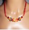 Collier perle fleurie rouge orange avec perles en cristal sur cordon en coton ciré