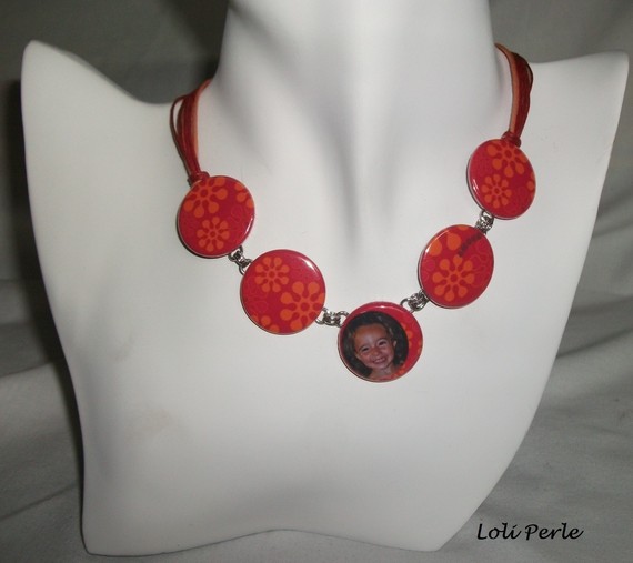 Collier photo personnalisée de couleur rouge