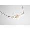 Collier rose sculptée en gorgone avec perles en nacre sur chaine argent 925