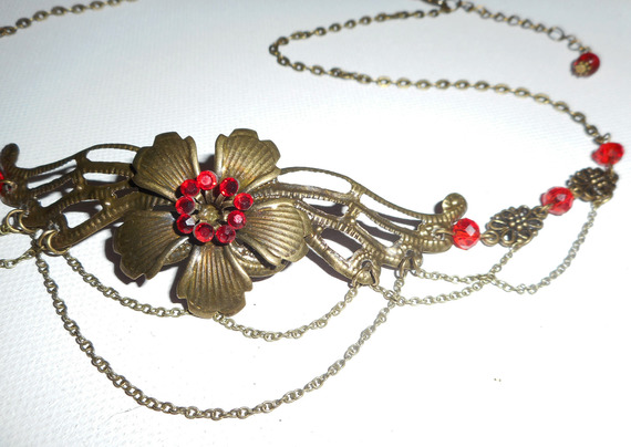 Diadème bronze avec perles en cristal de bohème rouge et motif floral