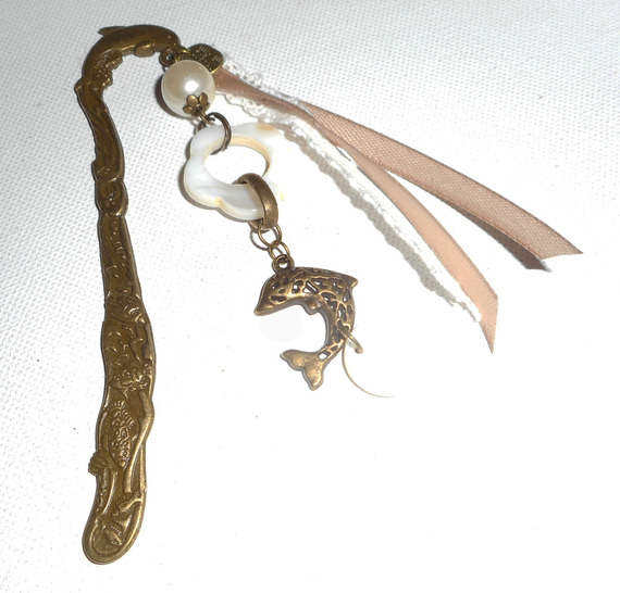 Marque pages nacre et dauphin en métal bronze avec rubans