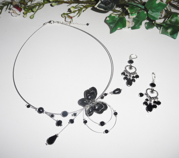 Parure Collier original féerie perles en cristal et papillon noir