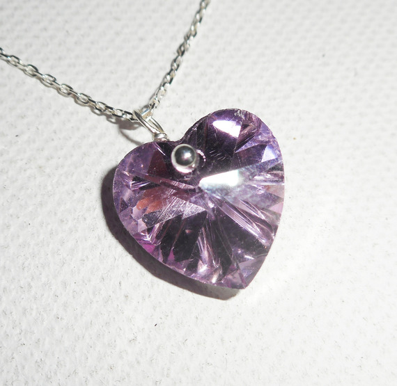 Pendentif coeur mauve en cristal de Swarovski sur chaine argent 925